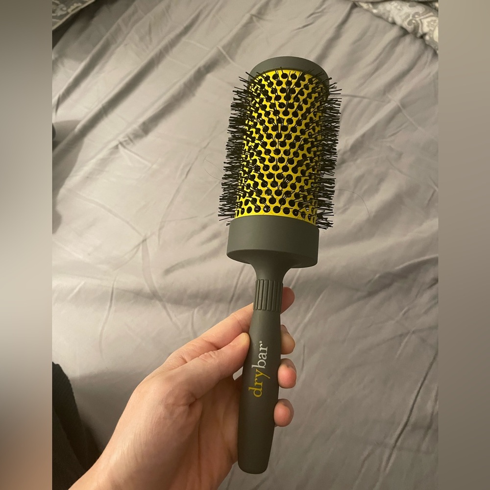 Drybar round brush
